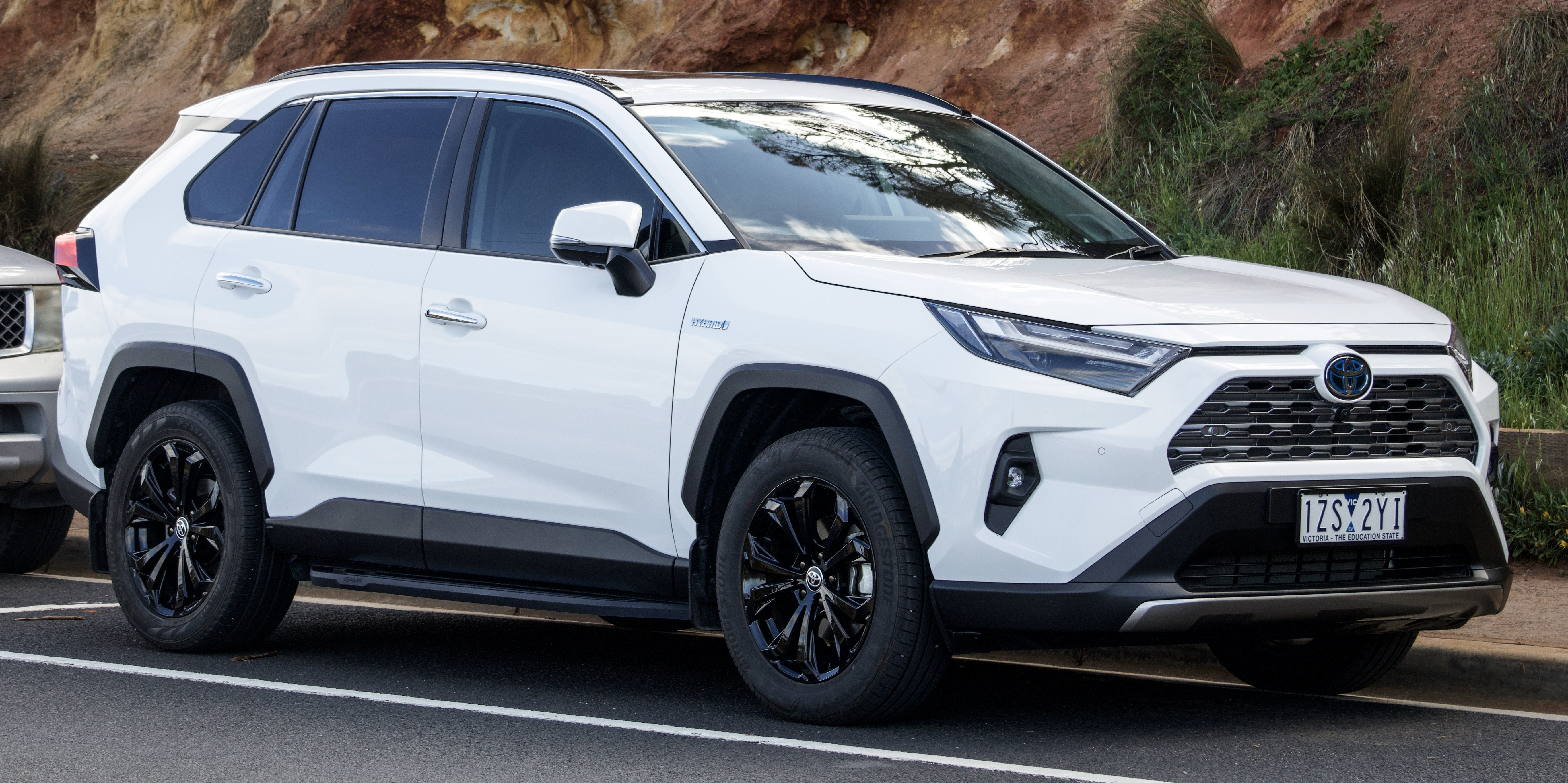 Toyota RAV4 2026: Края на бензиновите версии — само хибриди