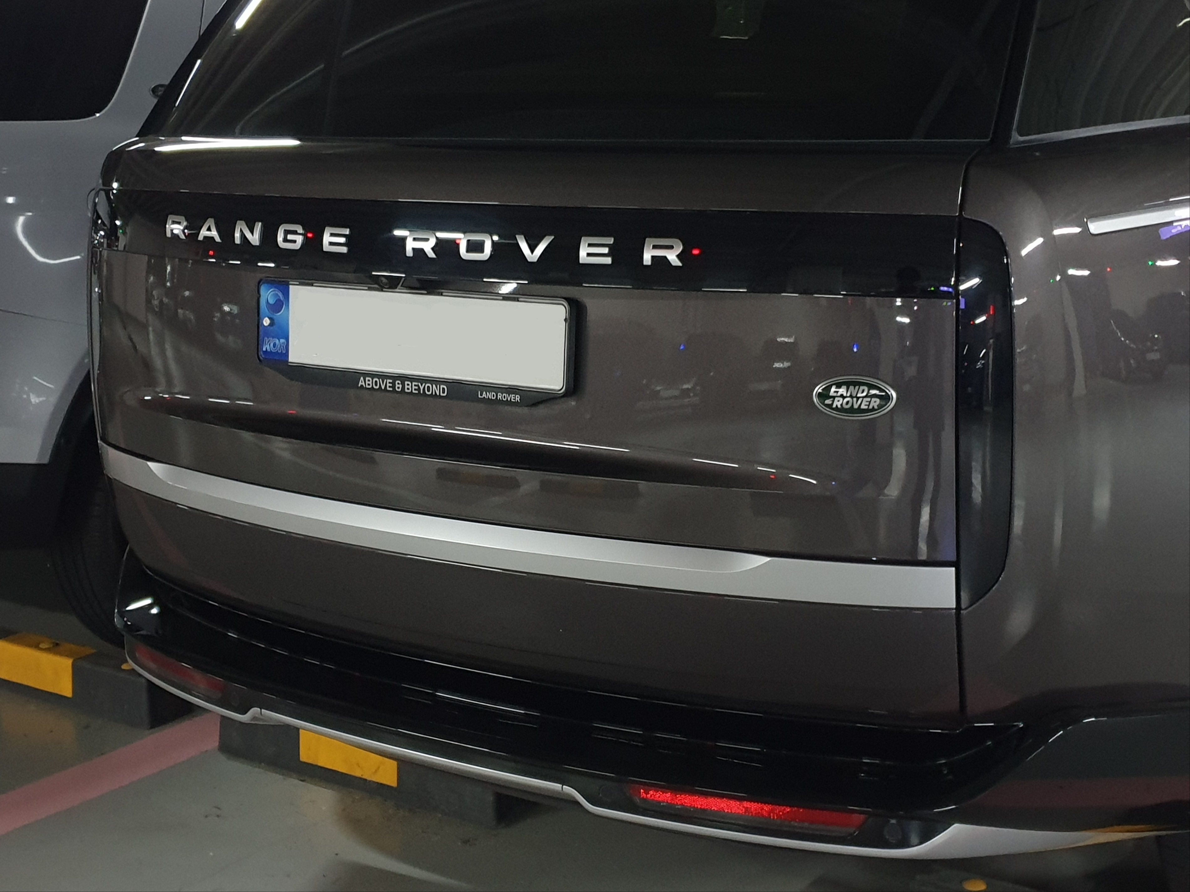 Range Rover Electric: Офроуд легендата вече е електрическа